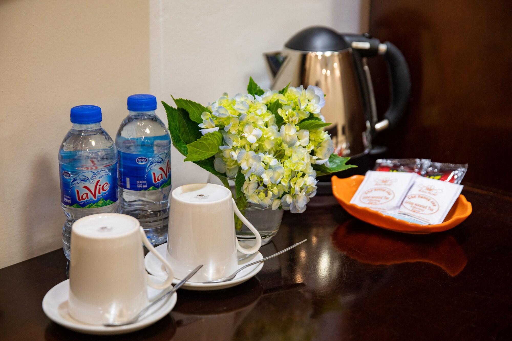 La Suite Hotel Hanoi Exterior photo