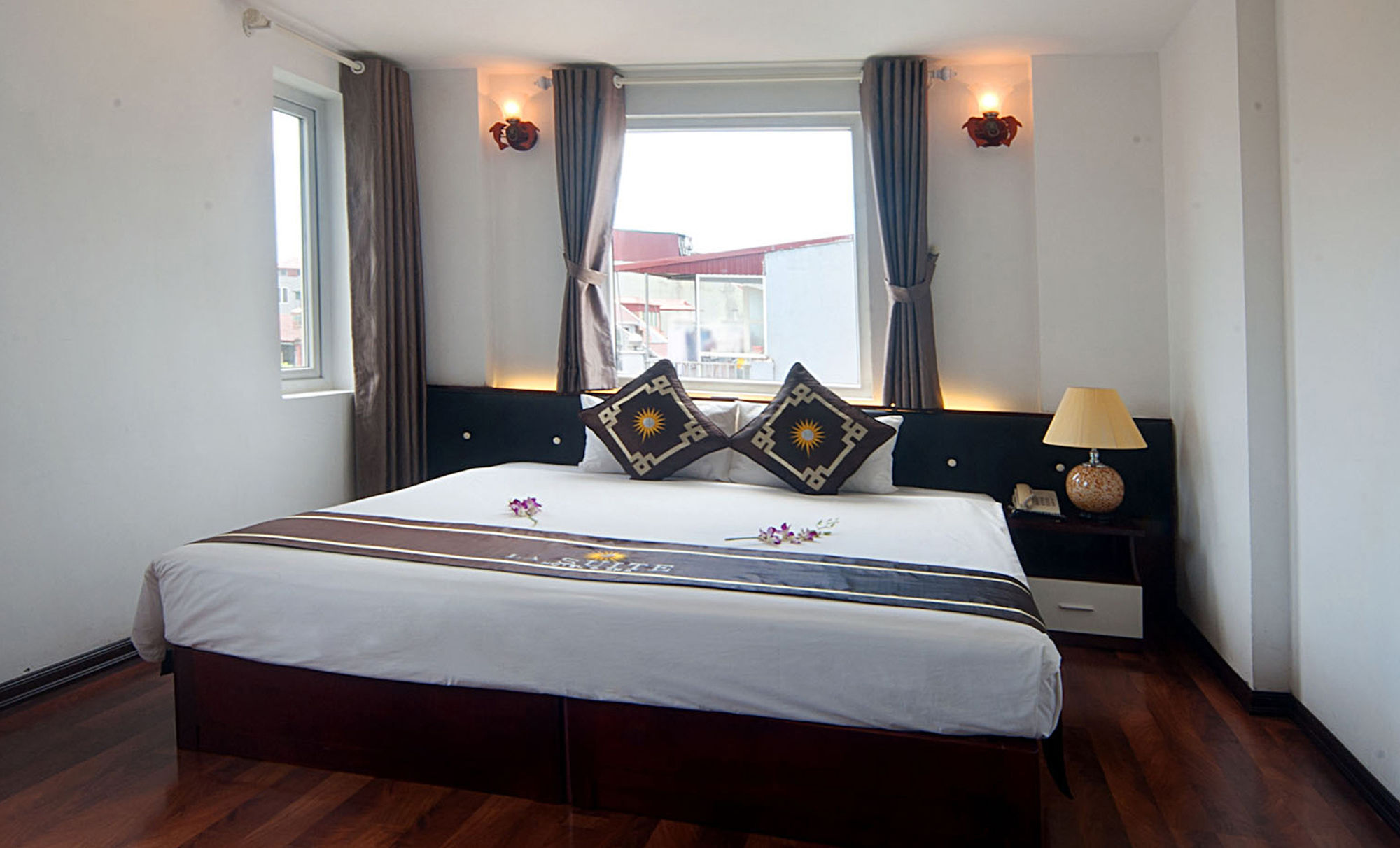 La Suite Hotel Hanoi Exterior photo