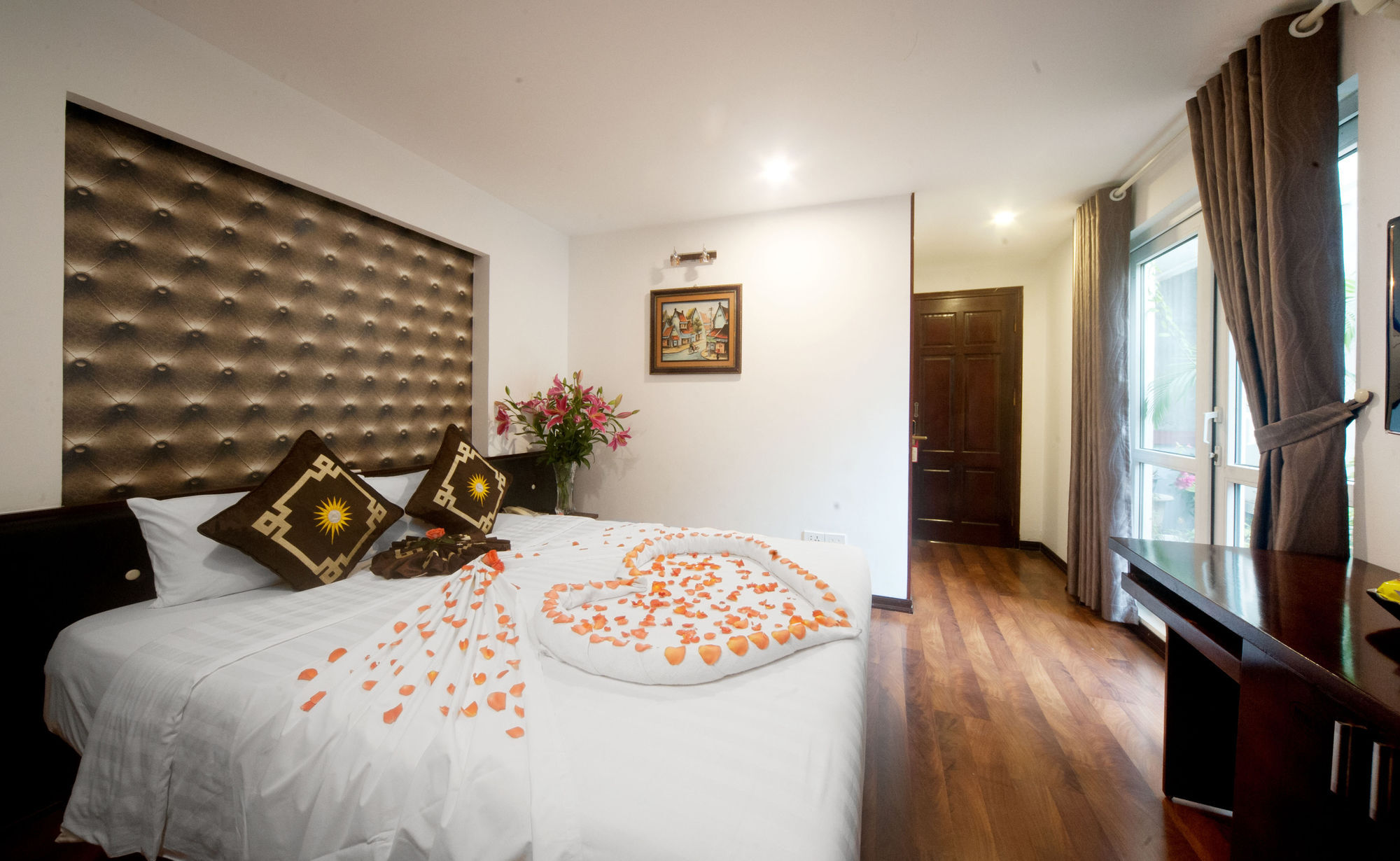 La Suite Hotel Hanoi Exterior photo